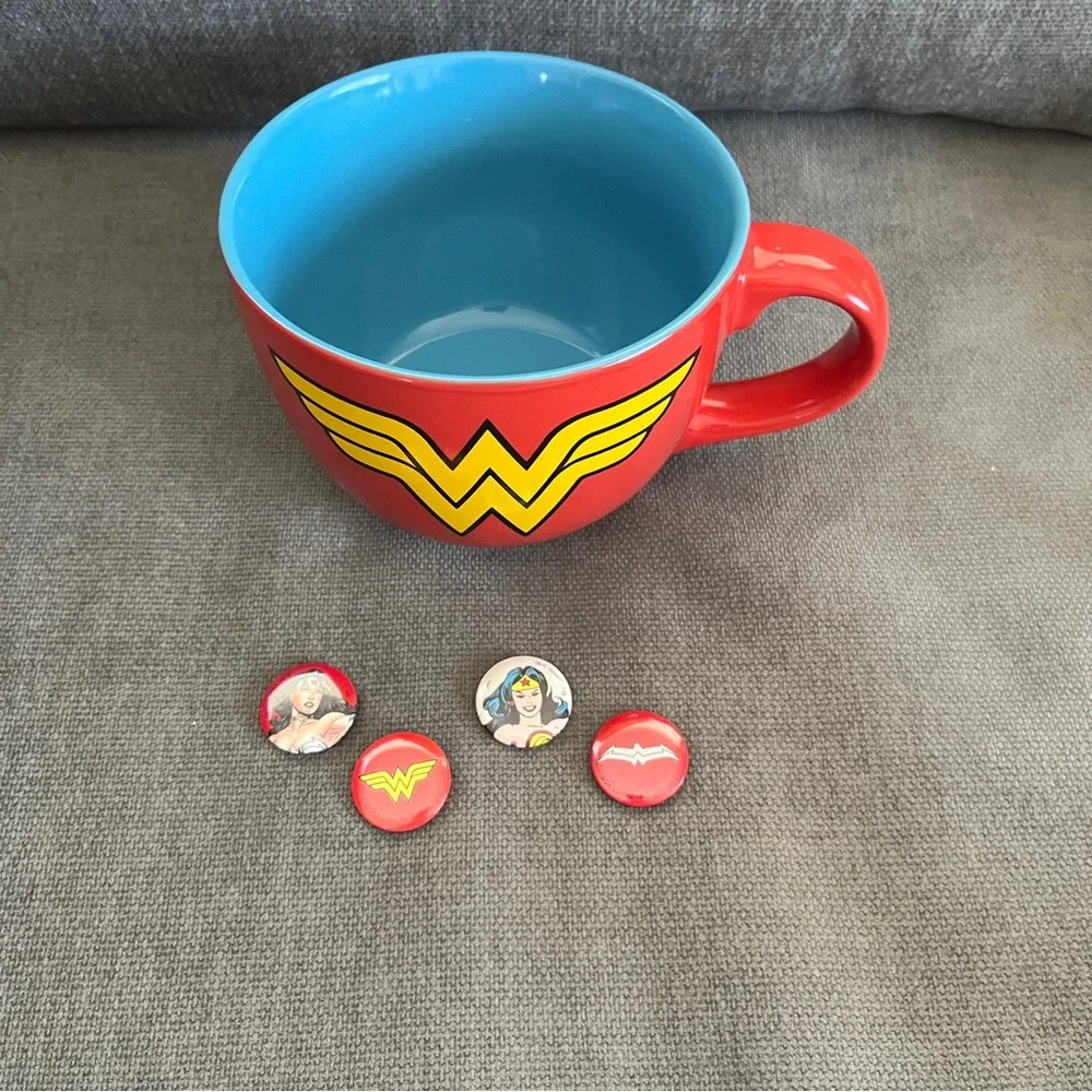 NWOT Iconic Wonder Woman Logo Red Blue Yellow 24 oz Ceramic Mug and Bonus Pins